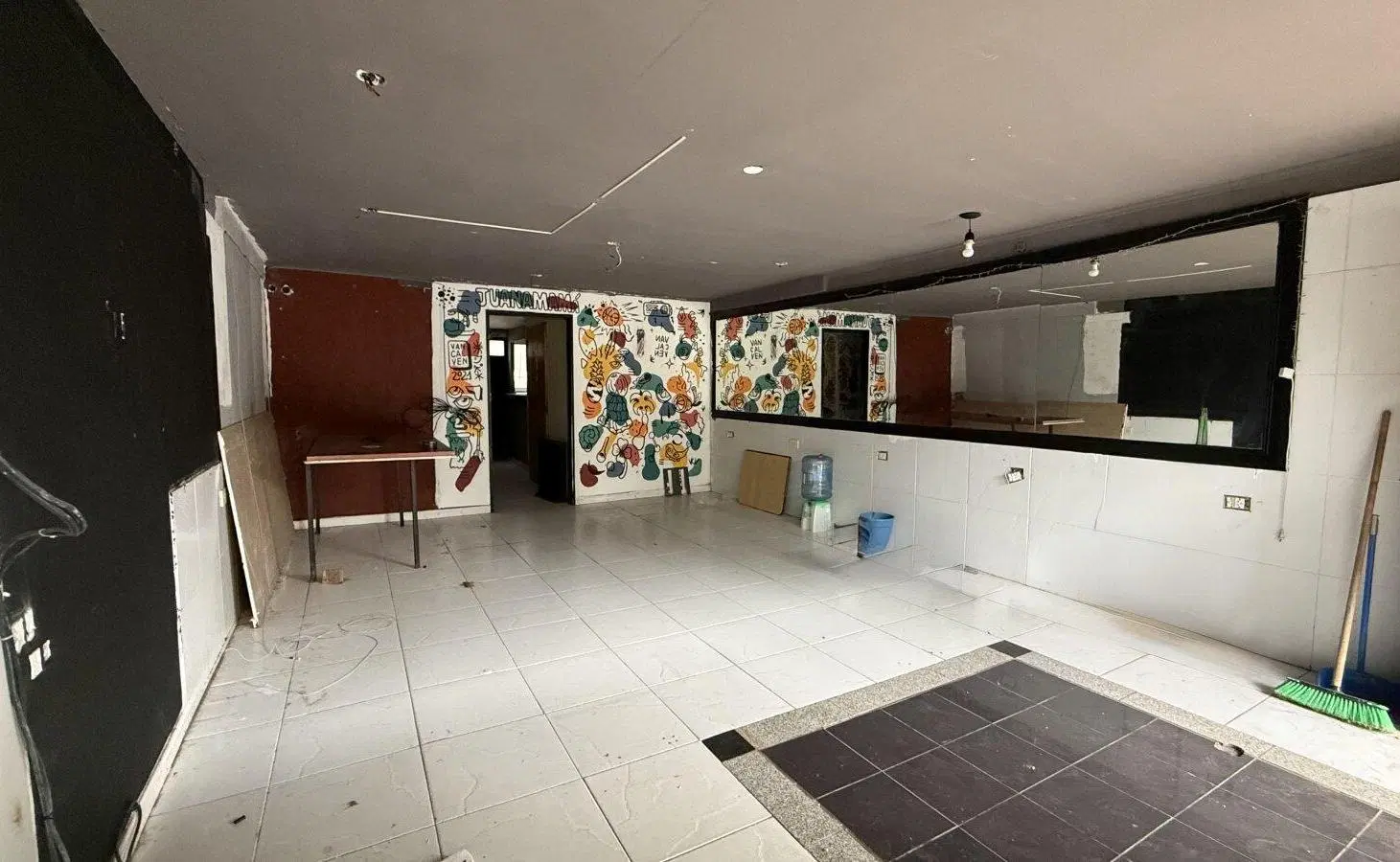 Local comercial ALQUILER ANUAL Galeria Marvento Pinamar Centro 2