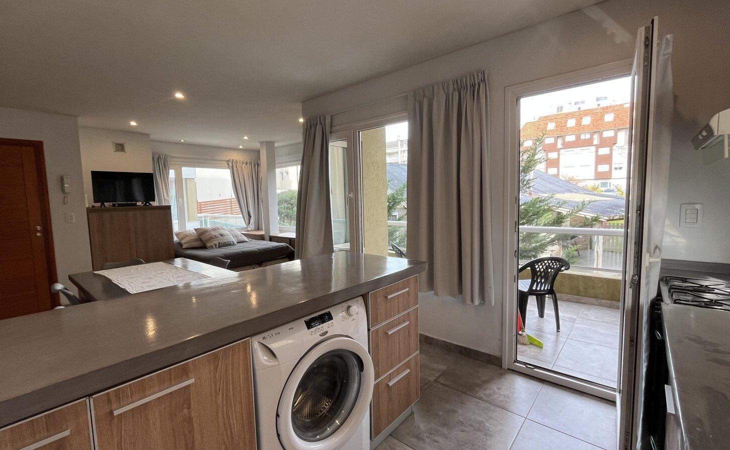 Foto de Departamento en venta 2 ambientes, Pinamar a metros del mar, cochera y, imagen 1