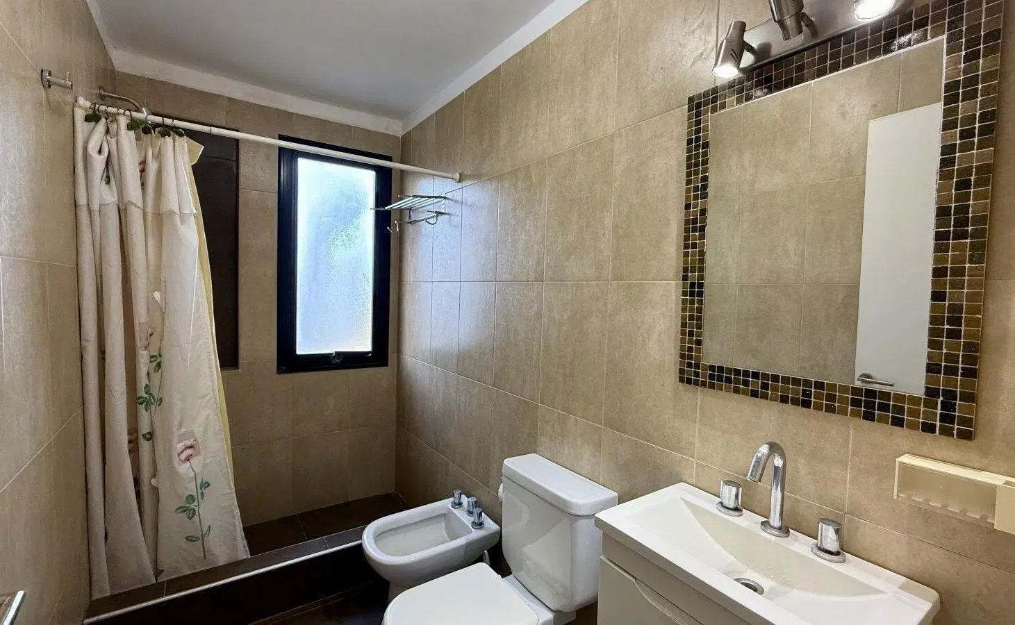 VENTA DEPARTAMENTO 2 AMBIENTES con COCHERA PISCINA SOBRE AVENIDA ROBETTE OSTENDE, PINAMAR 2