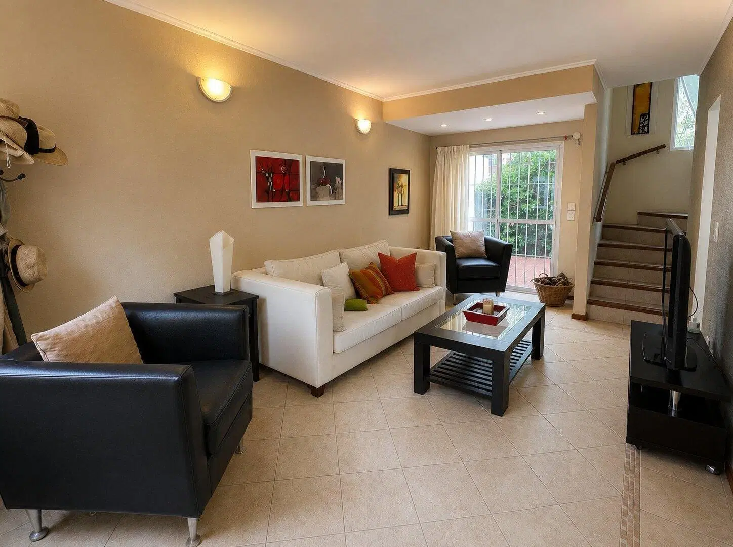 Triplex en venta en Pinamar con gas natural | radiadores | bajas expensas | tres dormitorios | patio 2