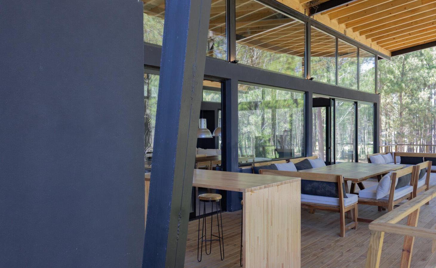 Foto de Moderna casa en venta en Pinamar Norte a metros de la isla del golf., imagen 1