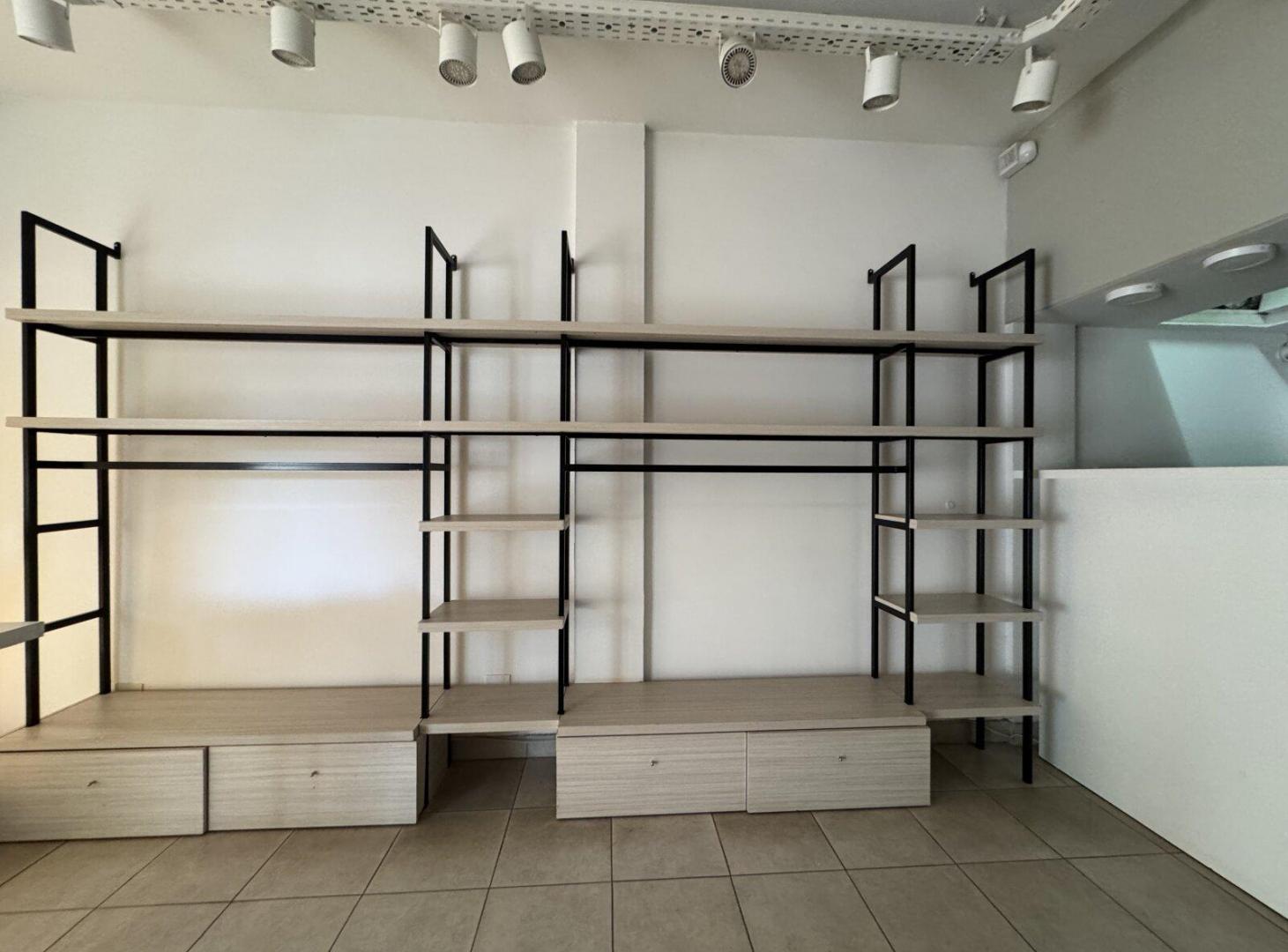 Foto de Local comercial en alquiler anual. BUNGE y LIBERTADOR, imagen 1