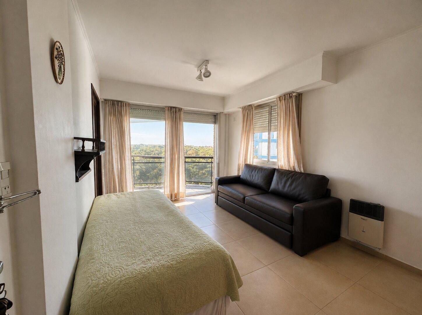 Foto de Departamento 2 ambientes en venta en centro de Pinamar | Reciclado |, imagen 5