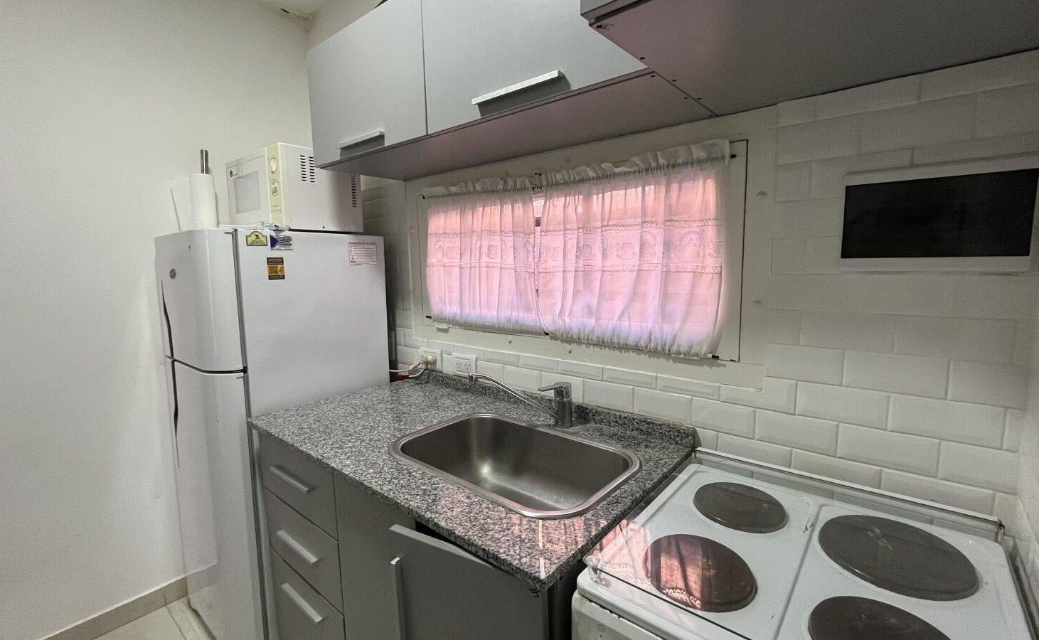 Foto de Triplex en alquiler de verano para 6 en Pinamar, con patio privado a, imagen 4