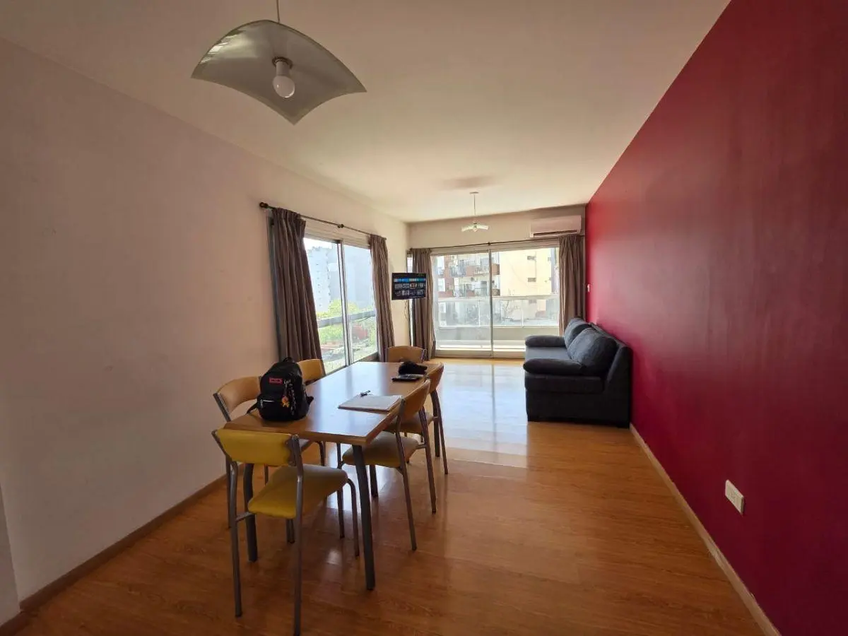 2 amb, amoblado y equipado, 2 balcones, 1 suite, baño y toillete. ALQUILER TEMPORARIO 4