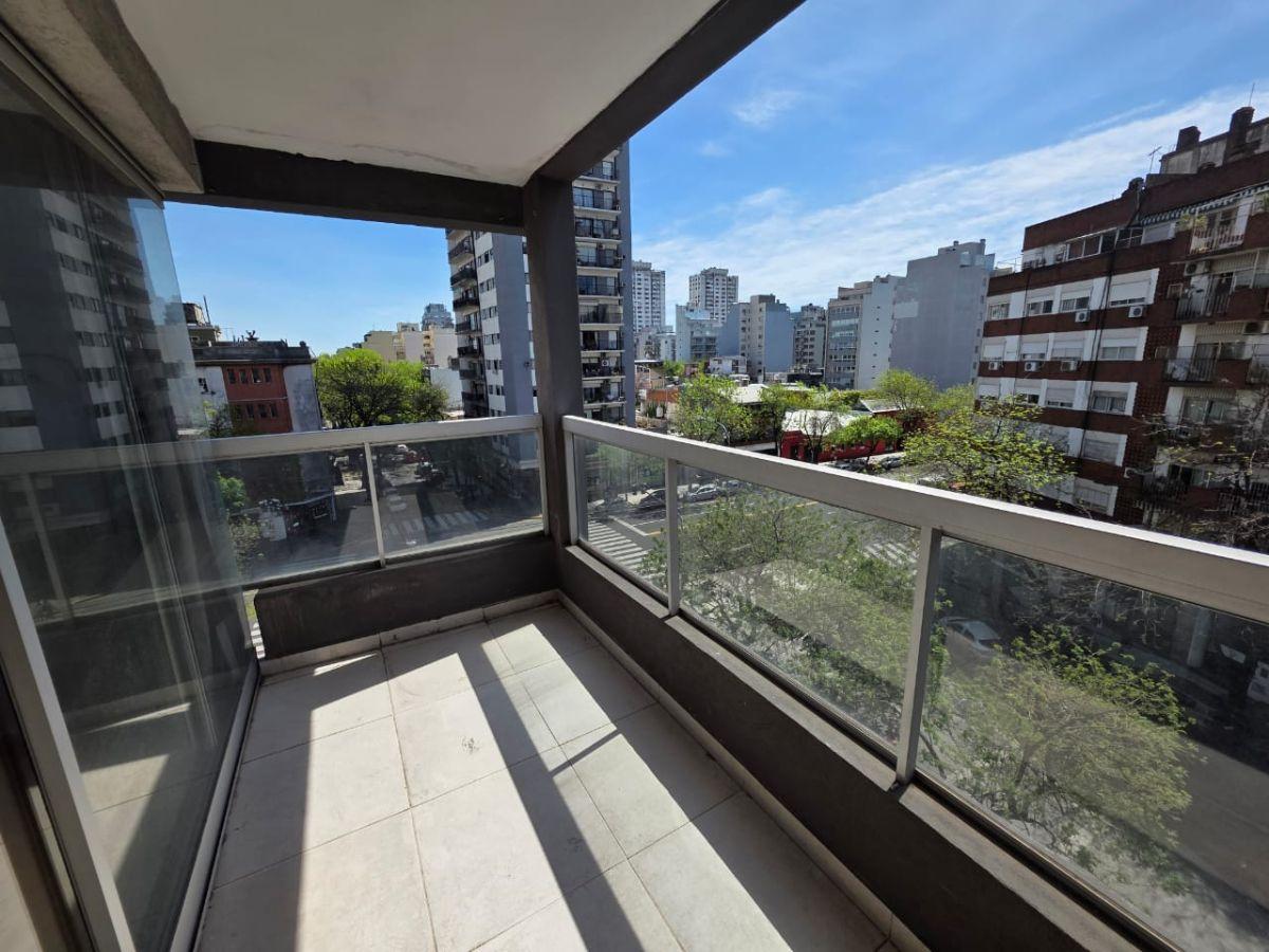2 amb, amoblado y equipado, 2 balcones, 1 suite, baño y toillete. ALQUILER TEMPORARIO