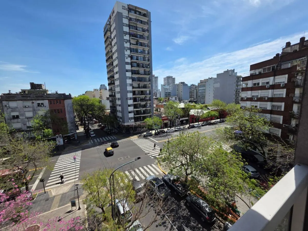 2 amb, amoblado y equipado, 2 balcones, 1 suite, baño y toillete. ALQUILER TEMPORARIO 2
