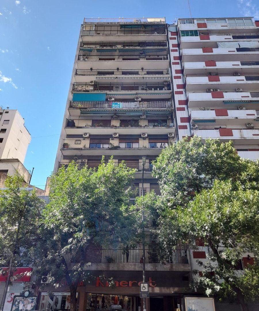 Impecable 3 amb. con dependencia y cochera, piso 9, 2 baños, excelente ubicación