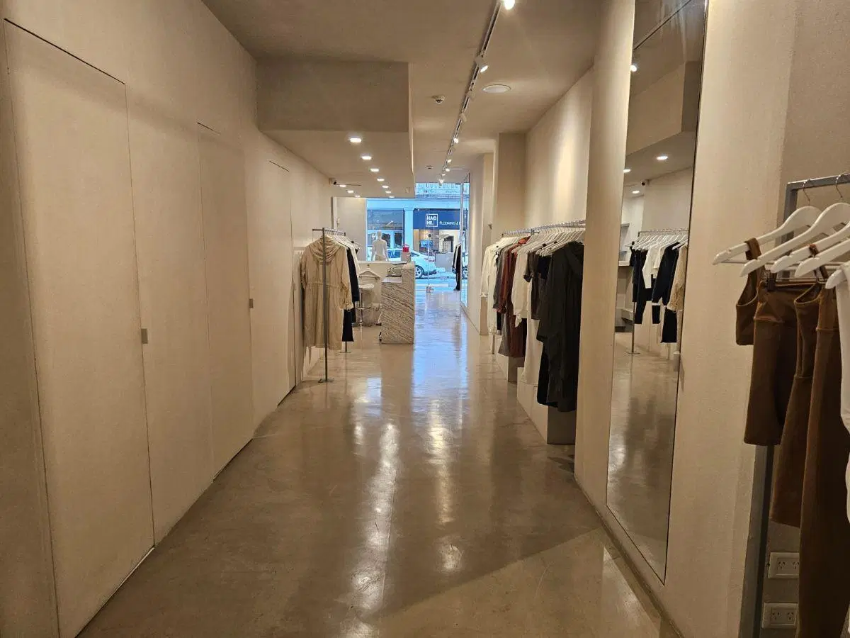 Local comercial impecable, de 120 m2, en Distrito Arenales, con jardin. 3