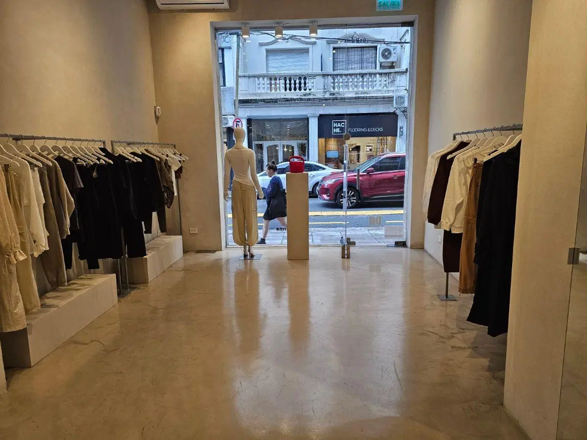 Local comercial impecable, de 120 m2, en Distrito Arenales, con jardin. 5