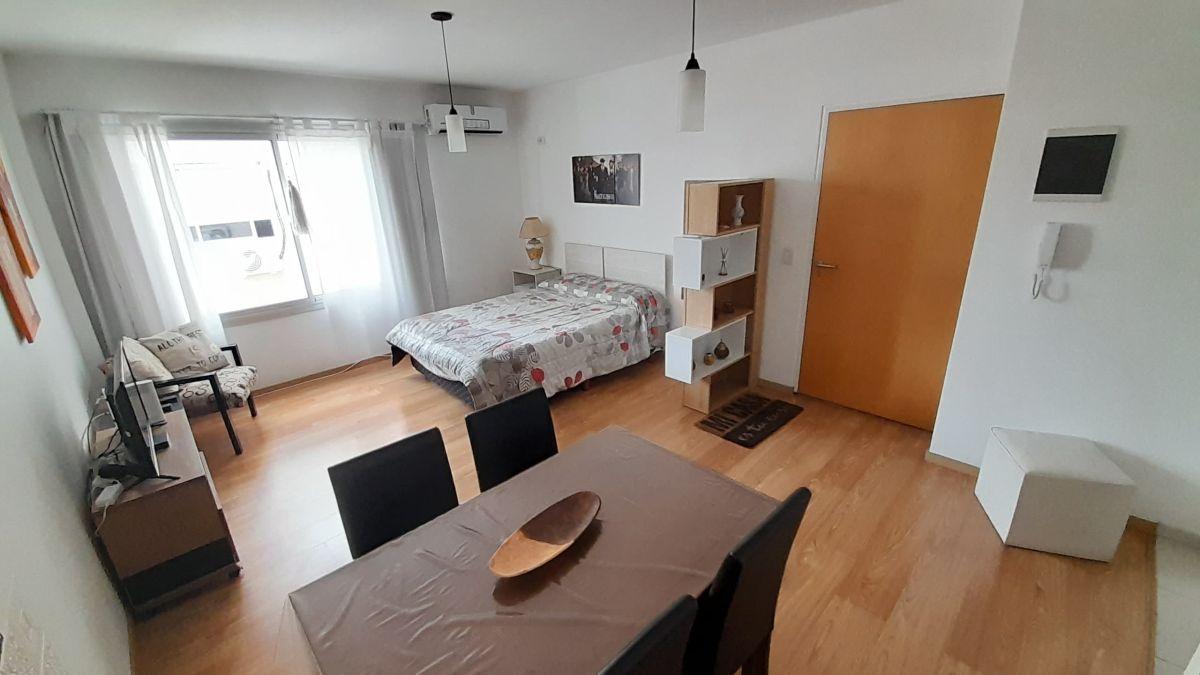 Foto de Amplio y luminoso monoambiente, 6to piso, c/ cochera fija, imagen 2