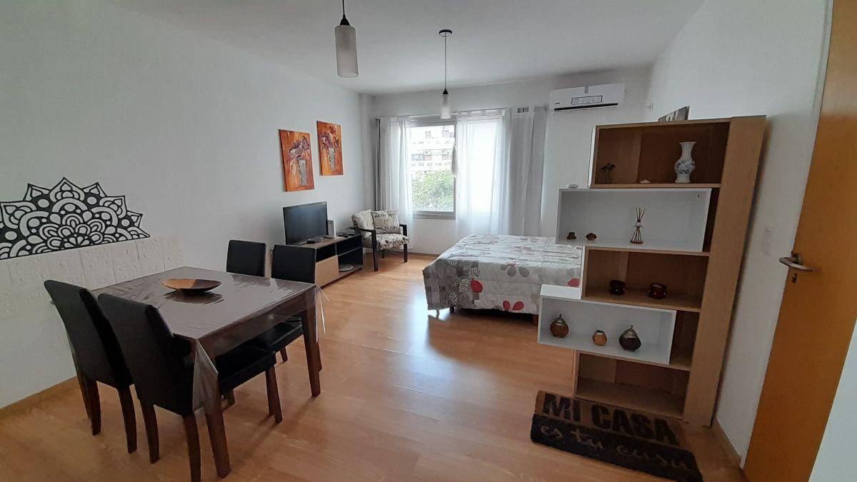 Foto de Amplio y luminoso monoambiente, 6to piso, c/ cochera fija, imagen 1