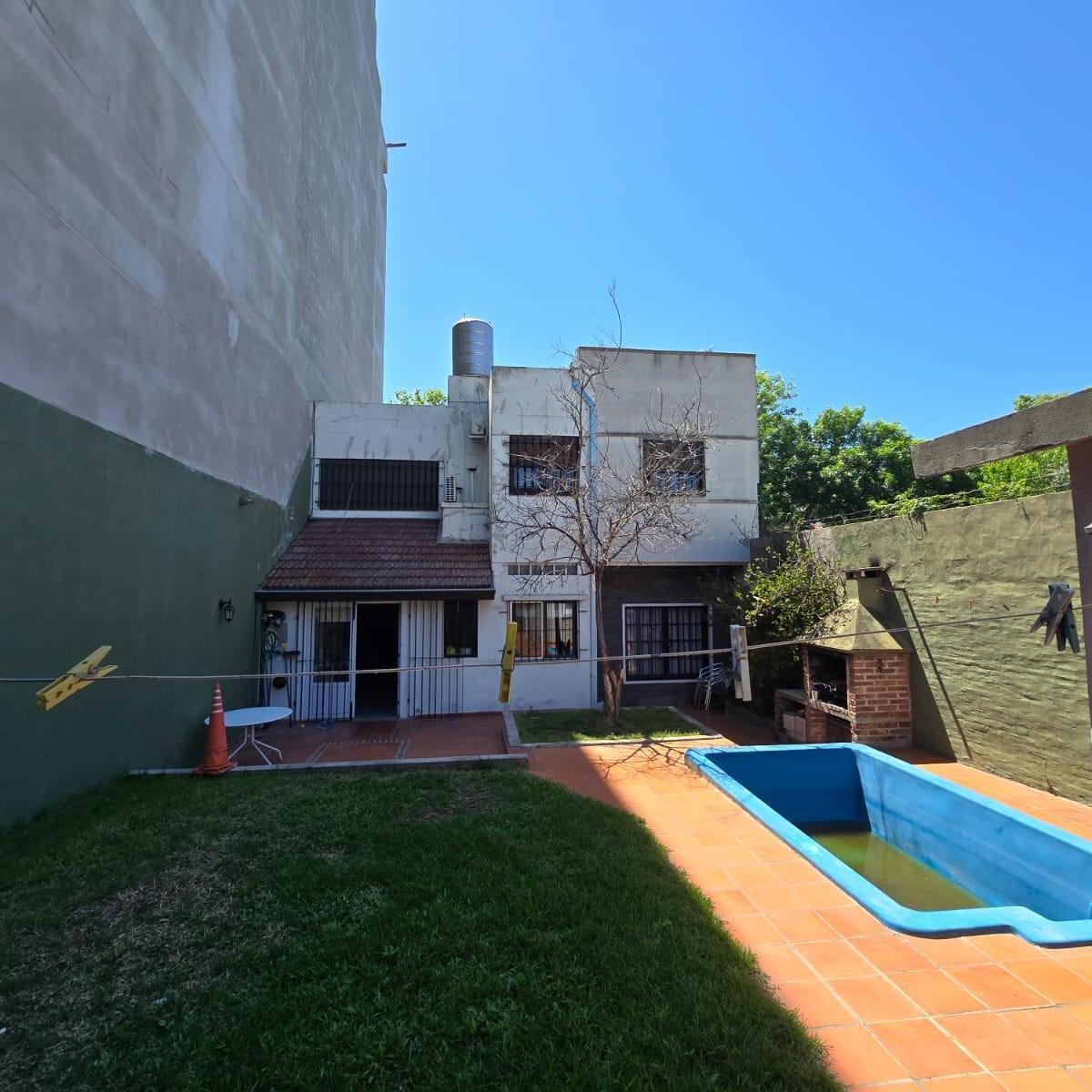 Casa con Pileta a La Venta en Saavedra 1
