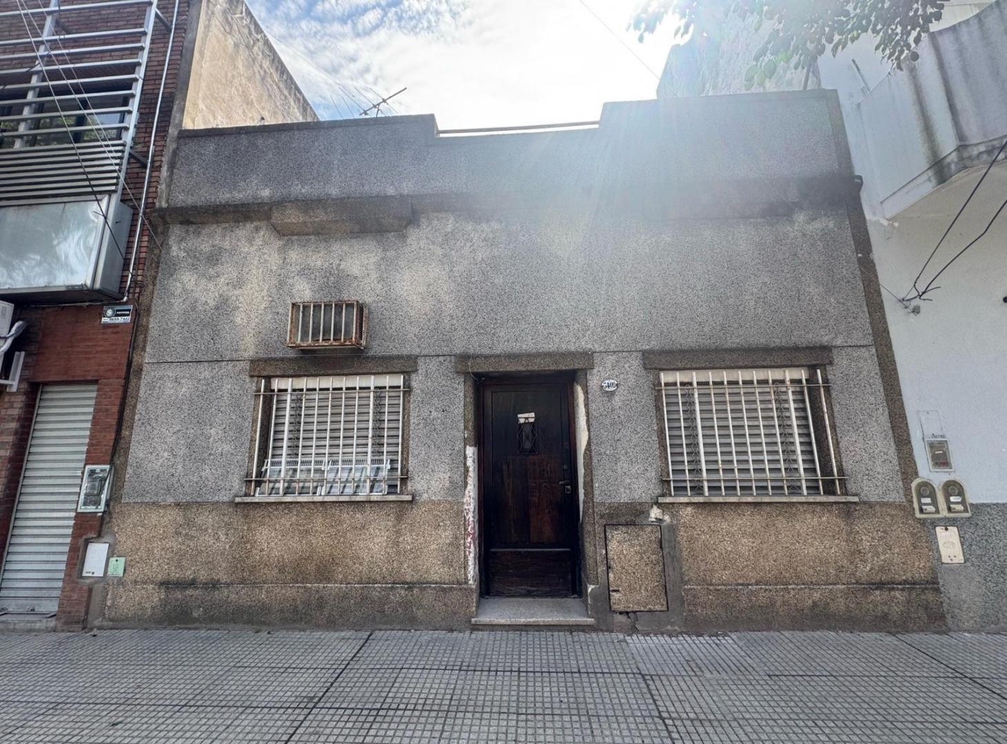 Casa a refaccionar en venta, gran oportunidad para desarrollo, excelente ubicación en Villa Urquiza