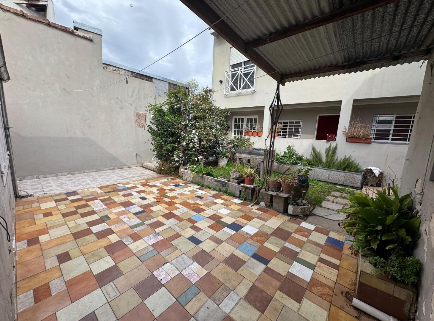 Foto de Lote con dos casas en Olivos. Oportunidad de vivienda multifamiliar, imagen 1