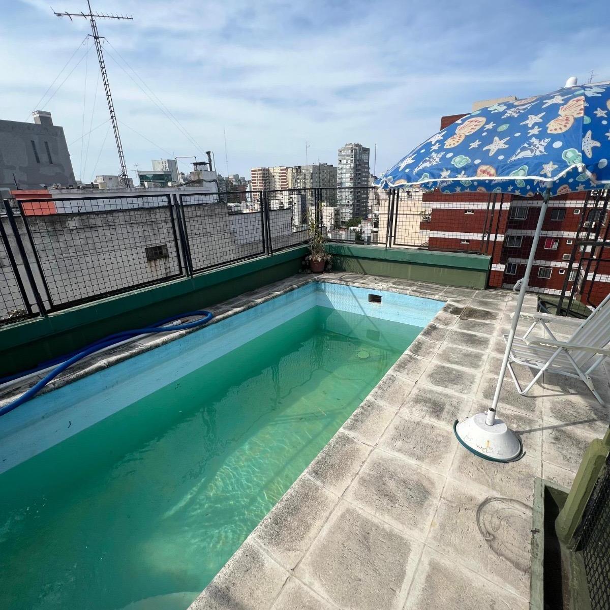 Hermoso Triplex (Pisos Completos) con Piscina Privada y 2 Cocheras! 4