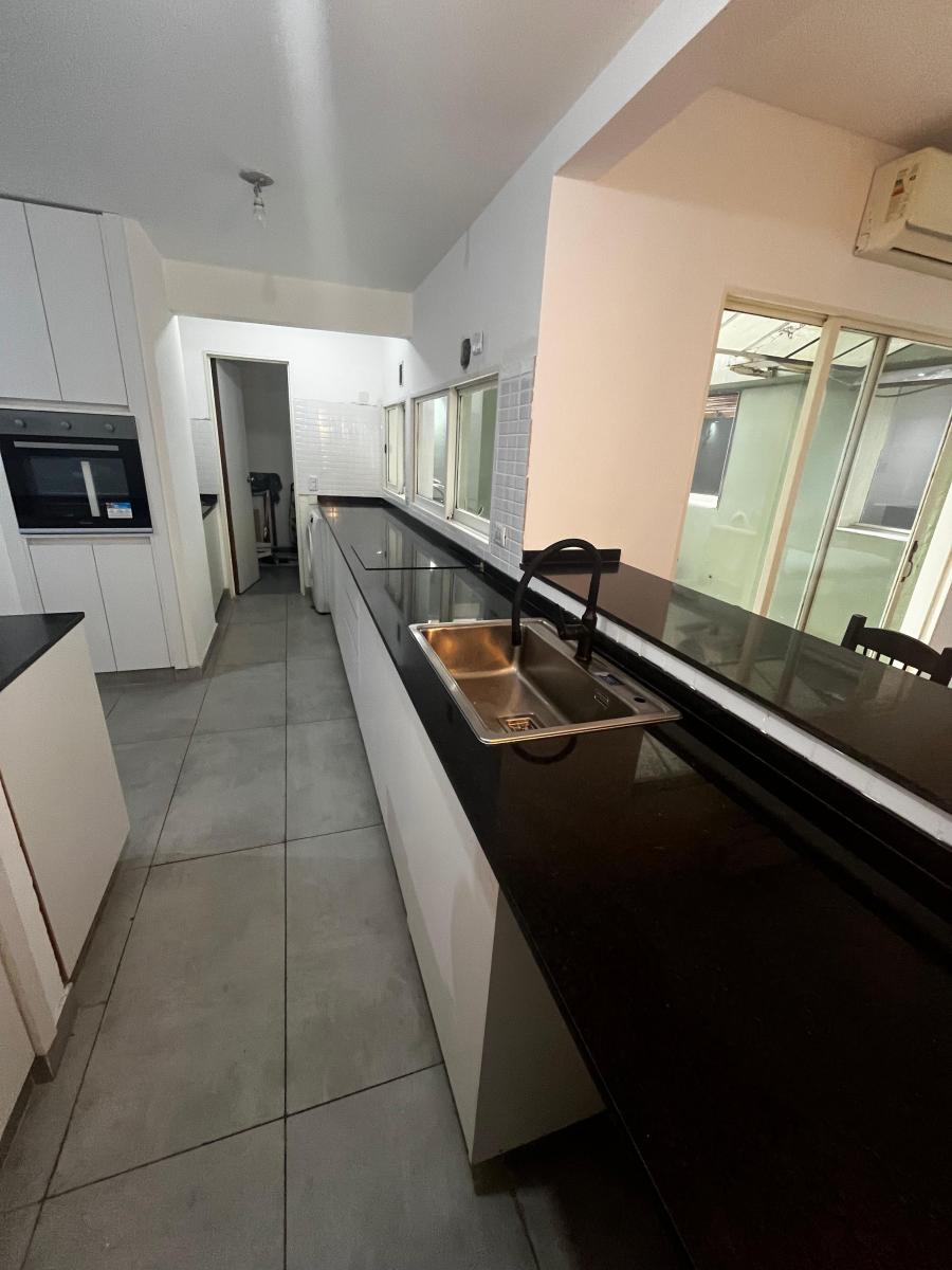 Foto de Espectacular Piso c/ cochera y baulera, renovado a estrenar en Barrio, imagen 2
