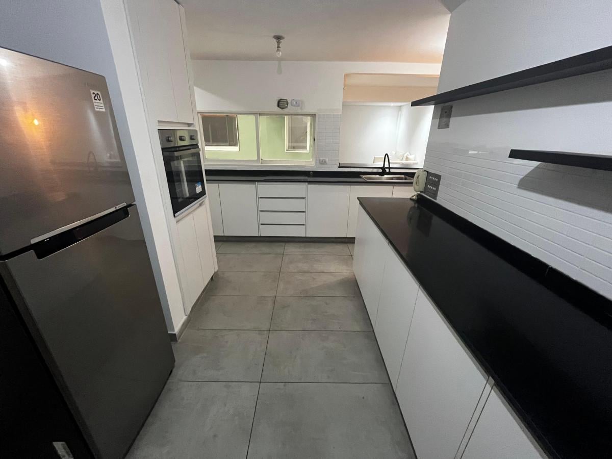 Espectacular Piso c/ cochera y baulera, renovado a estrenar en Barrio Norte!!