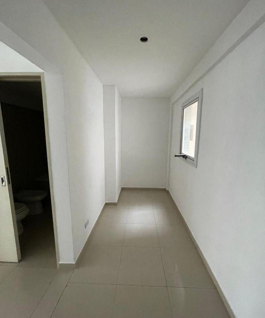 Monoambiente y medio al frente palier privado super luminoso frente palacio roccatagliatta