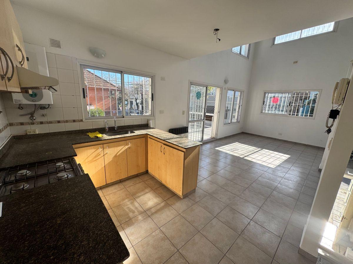 Excelente PH en 1er piso C/ balcón y terraza privada!!! Sin expensas!!!!