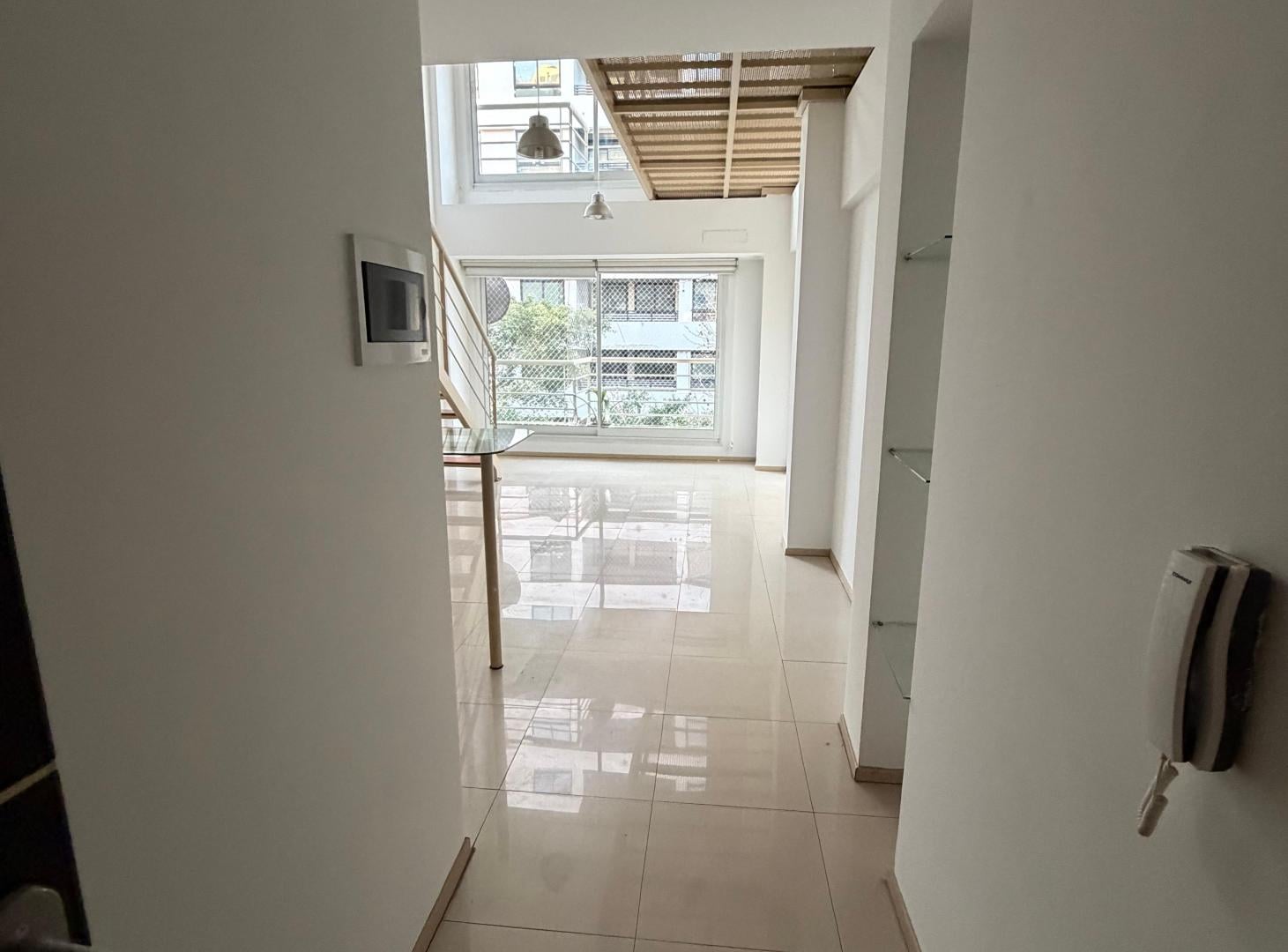 Foto de OPORTUNIDAD! Duplex Doble Altura Frente Doble Balcon Roosevelt Frente, imagen 1