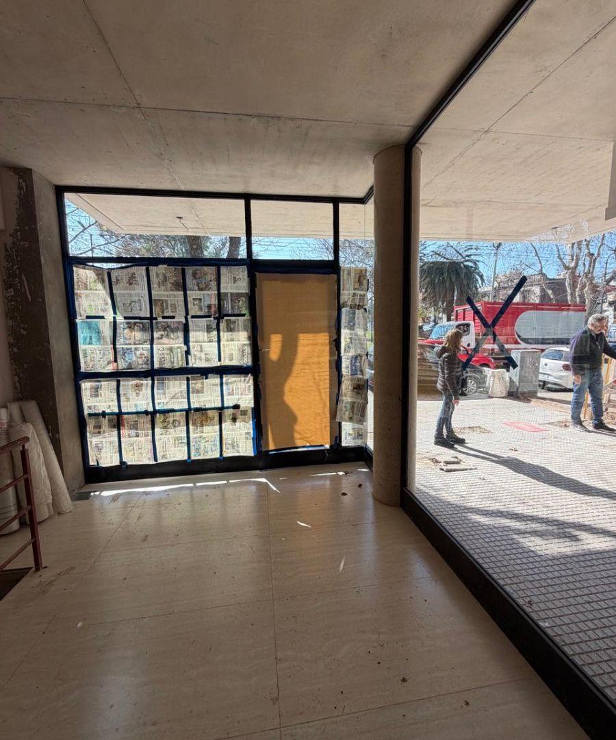 Foto de Local Comercial a Estrenar. Apto Varios Rubros. Frente Plaza Felix Lima., imagen 1