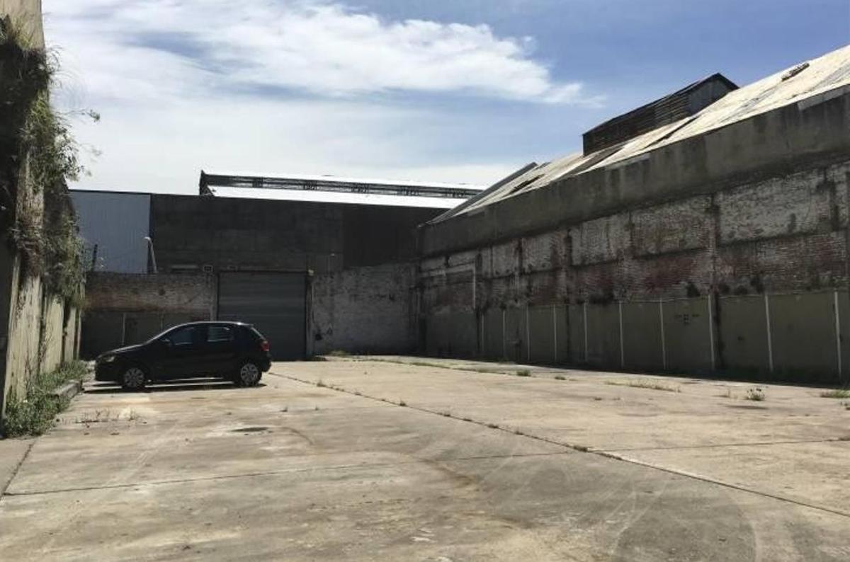 Deposito en Venta, 6600 m Totales Avellaneda 3