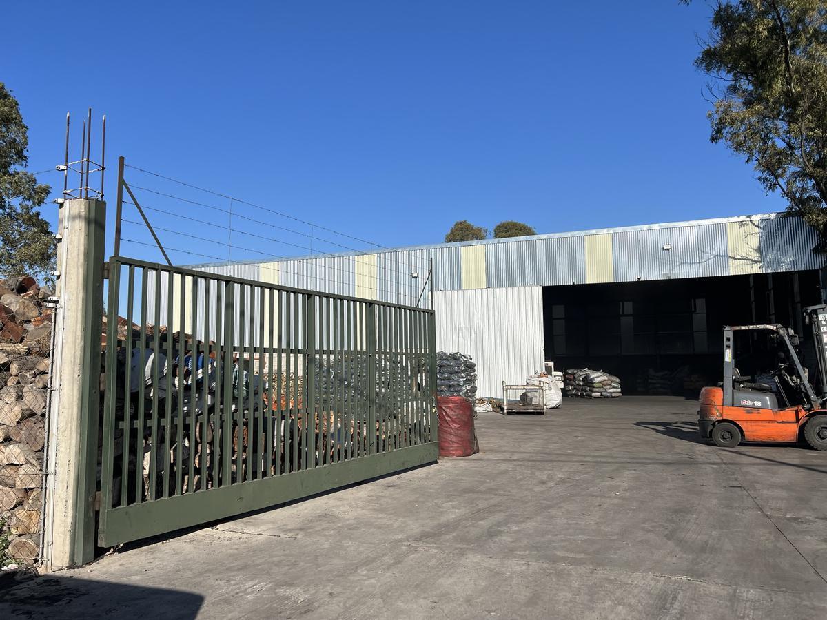Foto de Depósito desarrollado sobre un lote en esquina de 1.370 m2, 9 De Abril, imagen 2