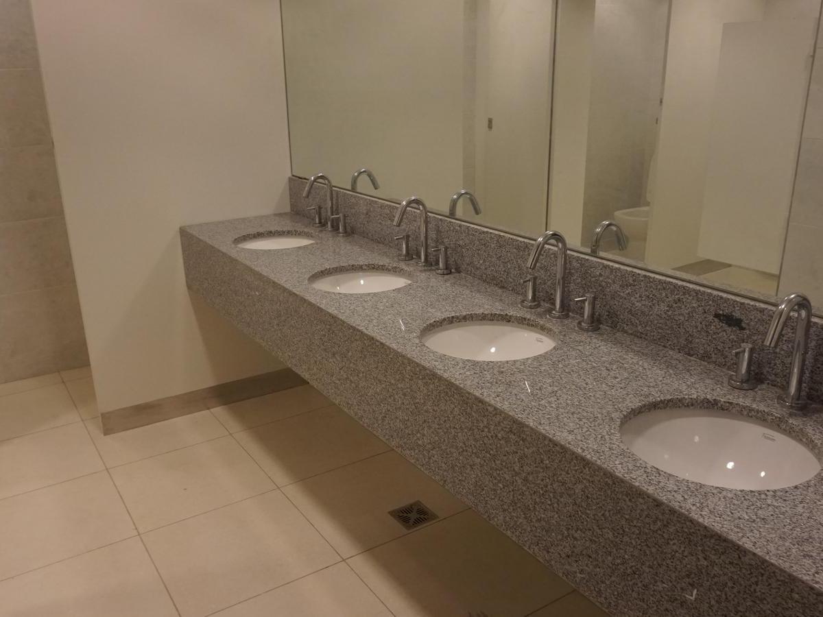 Edificio Comercial en Excelente Estado 4