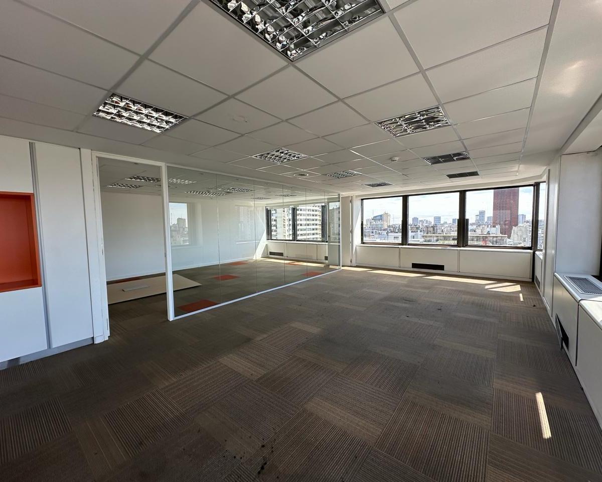 Excelente Oficina - Torre Esmeralda - 4 cocheras - Lista para ingresar!