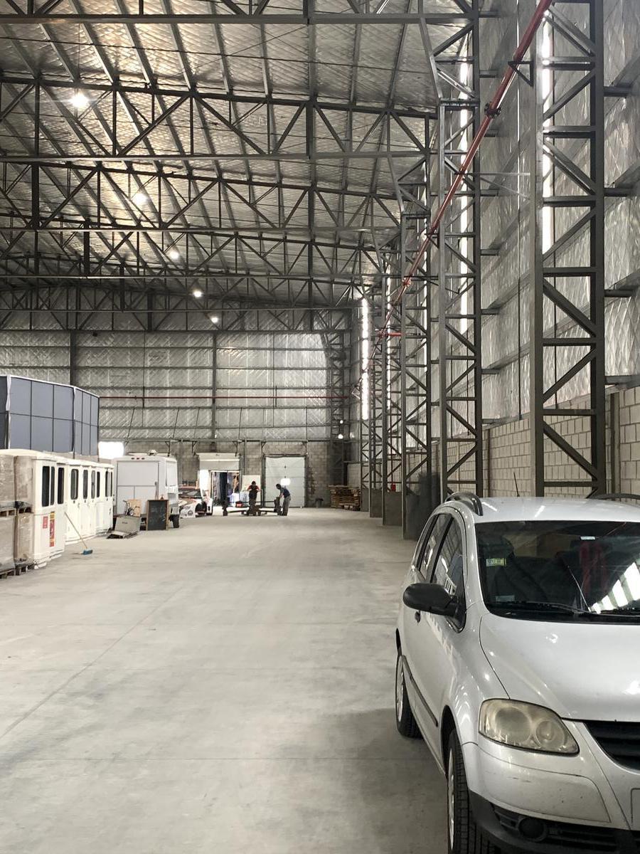 Excelente Establecimiento Logístico de 4700 m² Cub en Garín 2