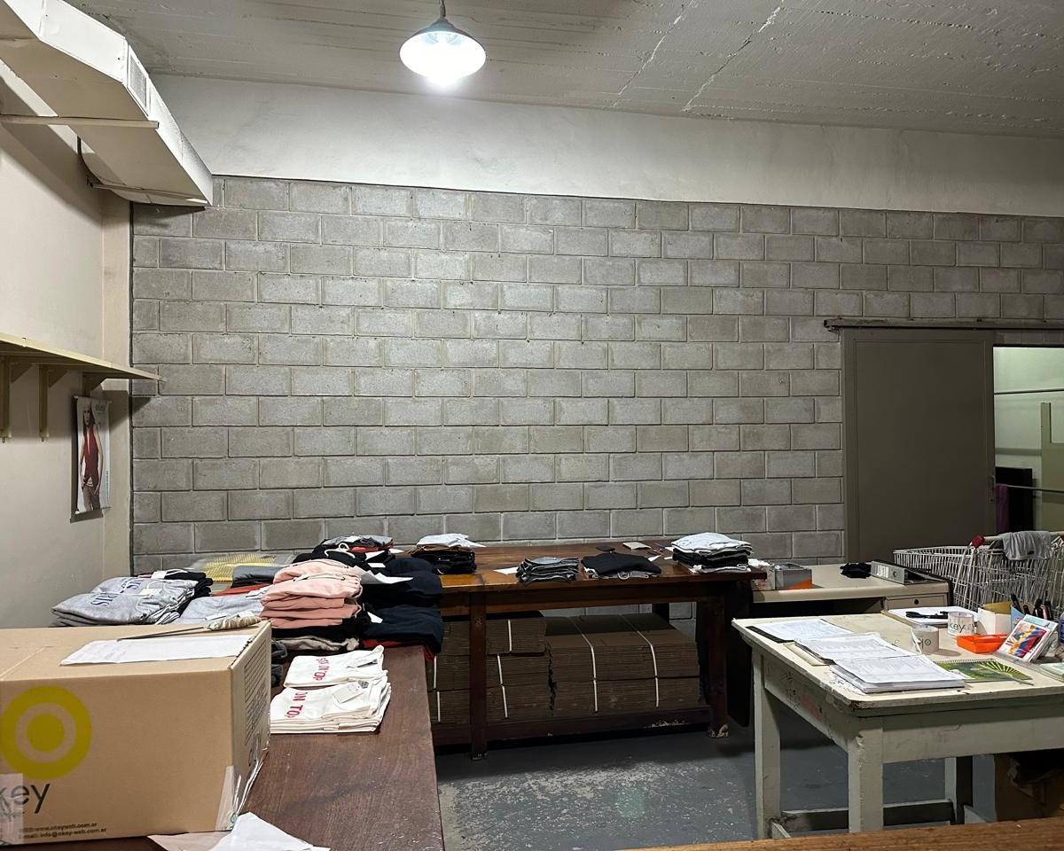 Depósito en Venta en Pompeya de 900 m² en Dos Plantas. 4