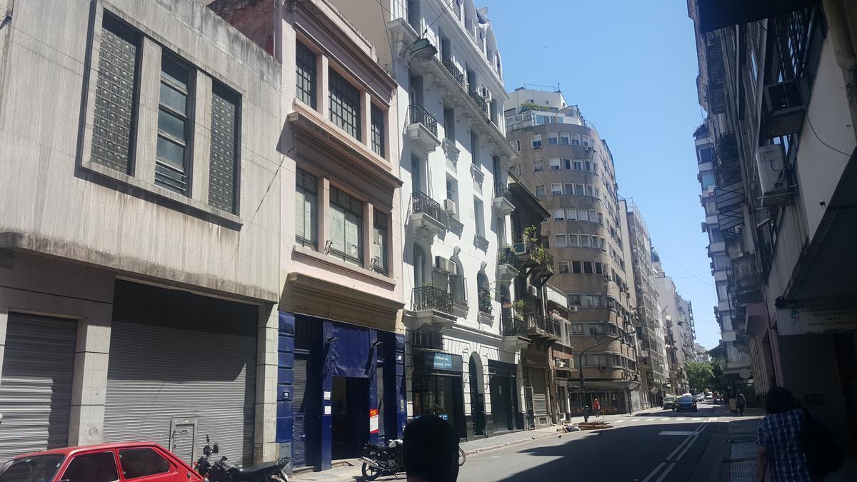 Local venta con renta- Terreno propio en 3 plantas - Monserrat