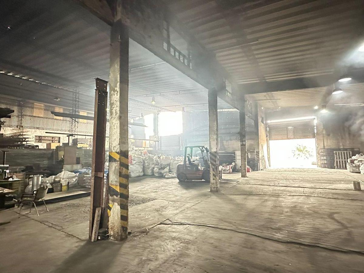 Deposito de 1850 m Cub Sobre Terreno Industrial en Venta en Burzaco 1