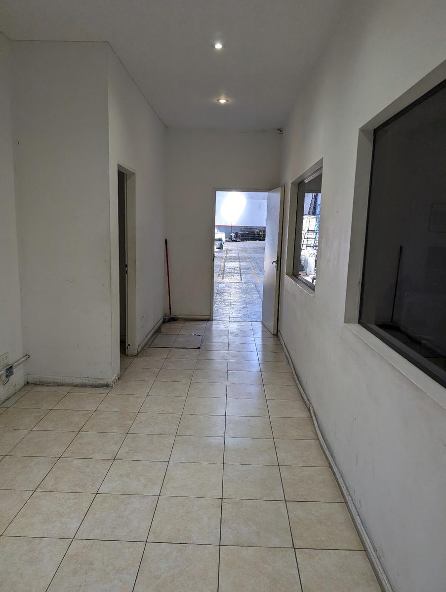 Depósito de 1300 m² en Chacarita 5