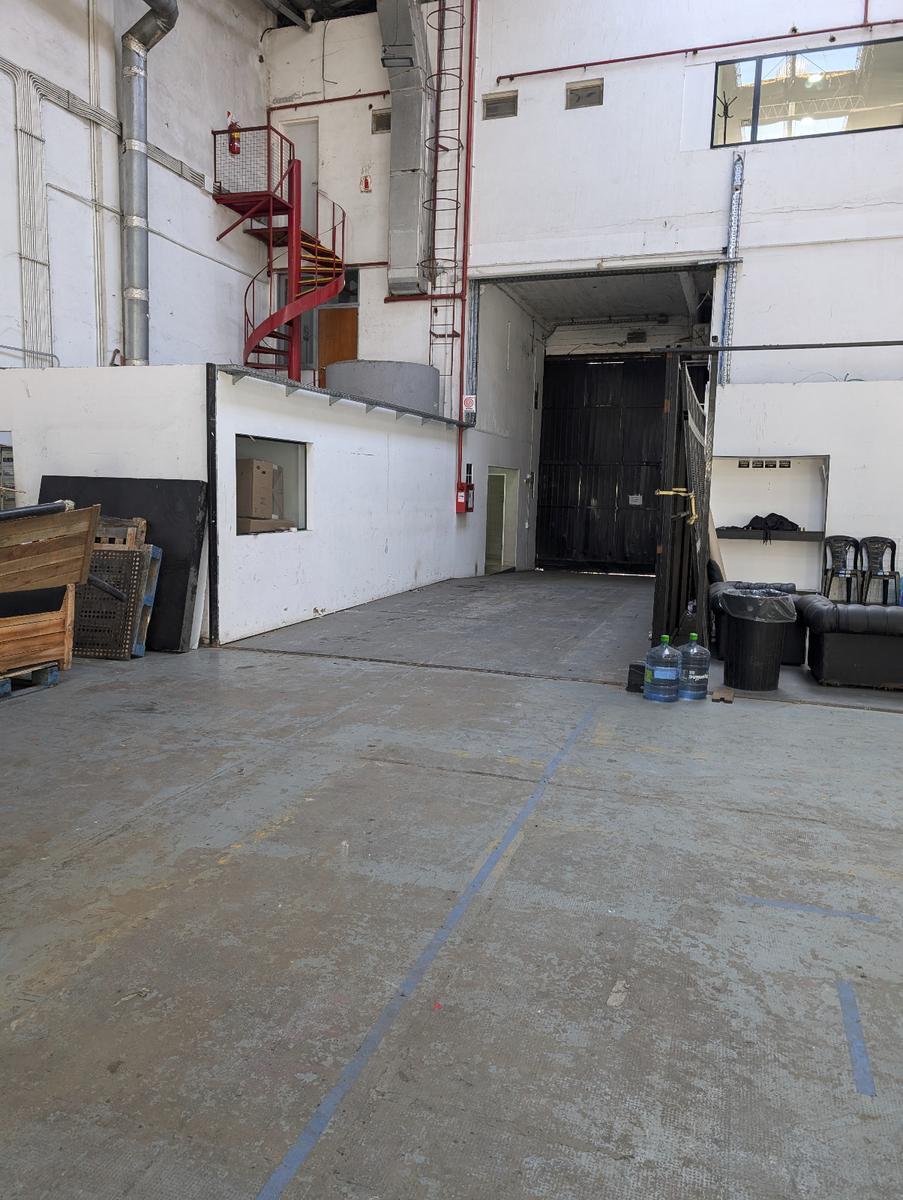 Depósito de 1300 m² en Chacarita 3