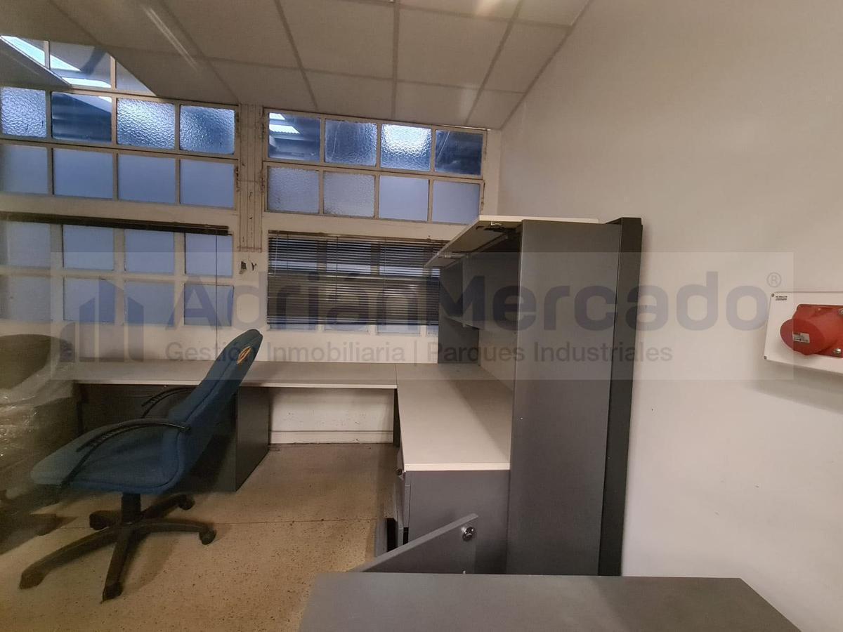 Foto de ALQUILER Galpón Oficinas con 10200 m2 cub en 5 plantas Valentin Alsina, imagen 2