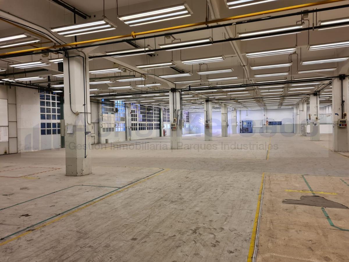 Foto de ALQUILER Galpón Oficinas con 10200 m2 cub en 5 plantas Valentin Alsina, imagen 3