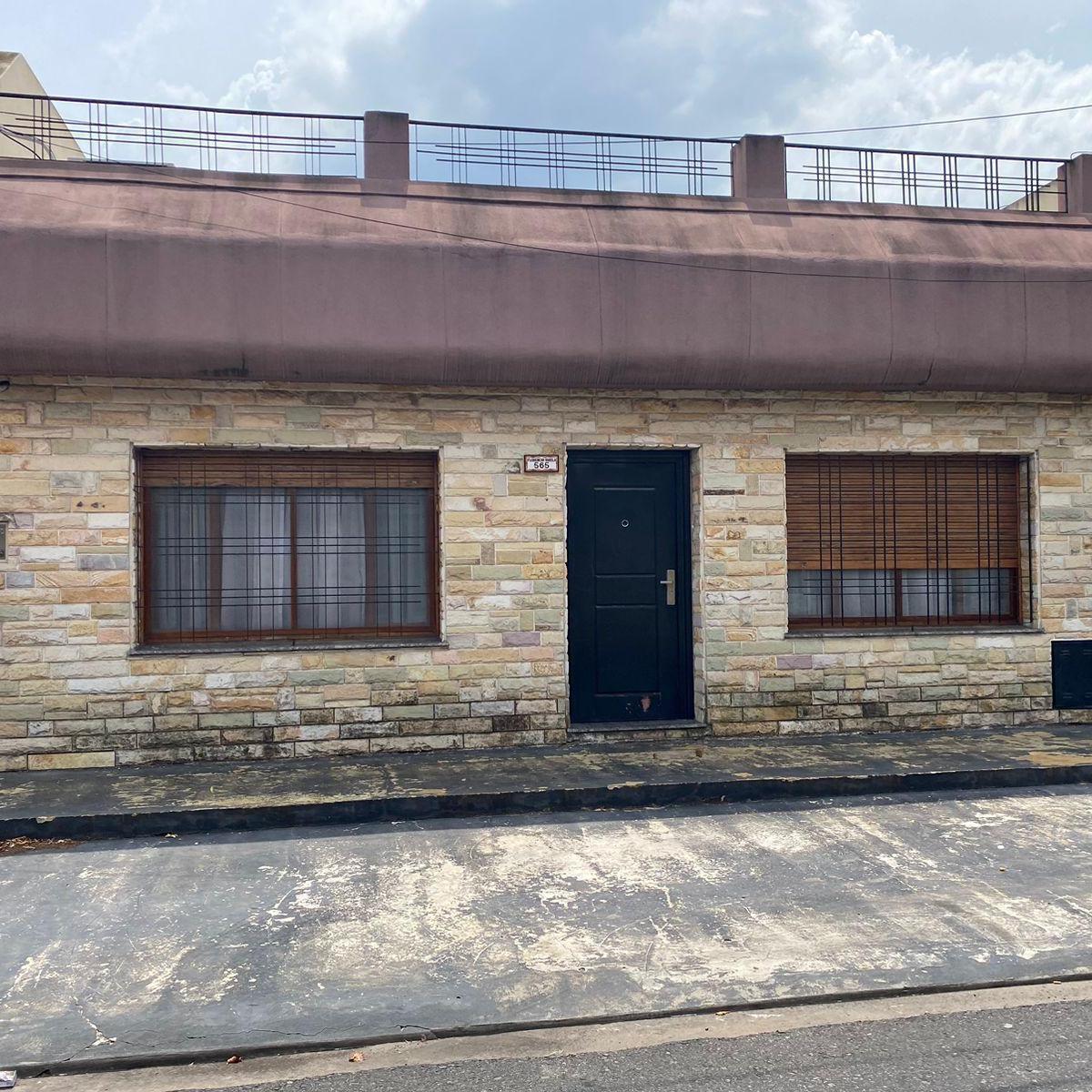 Casa de 4 ambientes en lote propio en Ramos Mejia