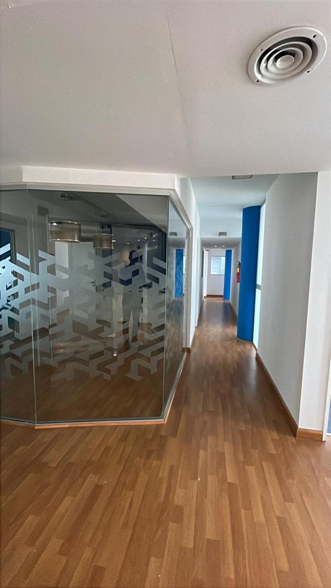 Oficina en alquiler - 250 m2 - 2 cocheras