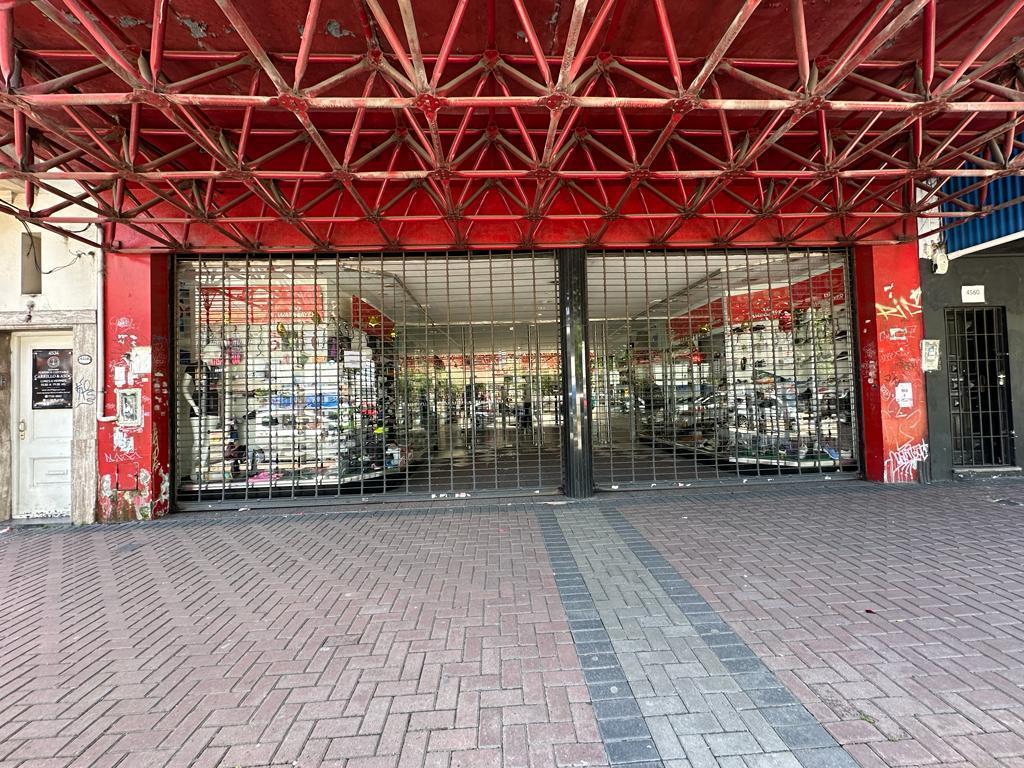 Excelente Local Sobre Av 14, Frente a La Estación de Berazategui - 890 m² 2