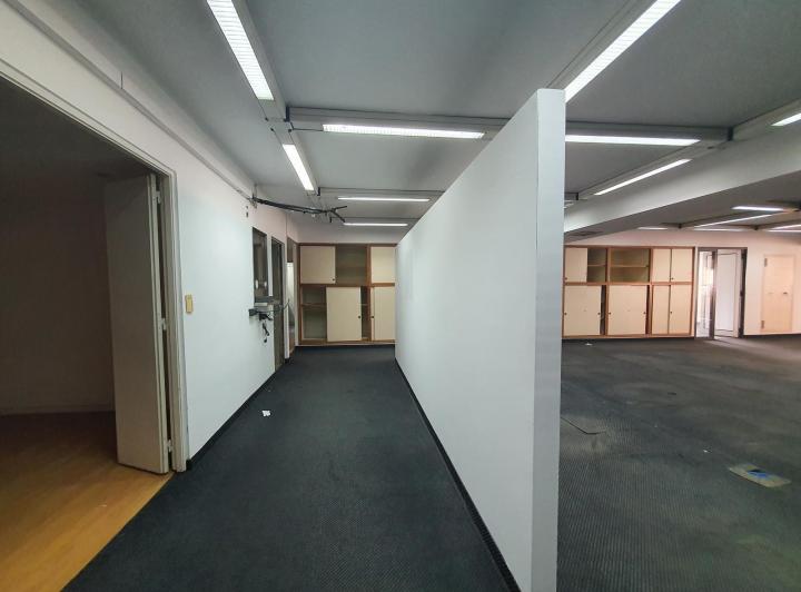 Oficina en Av. Córdoba. Valor paquete (Expensa, Aysa y ABL).