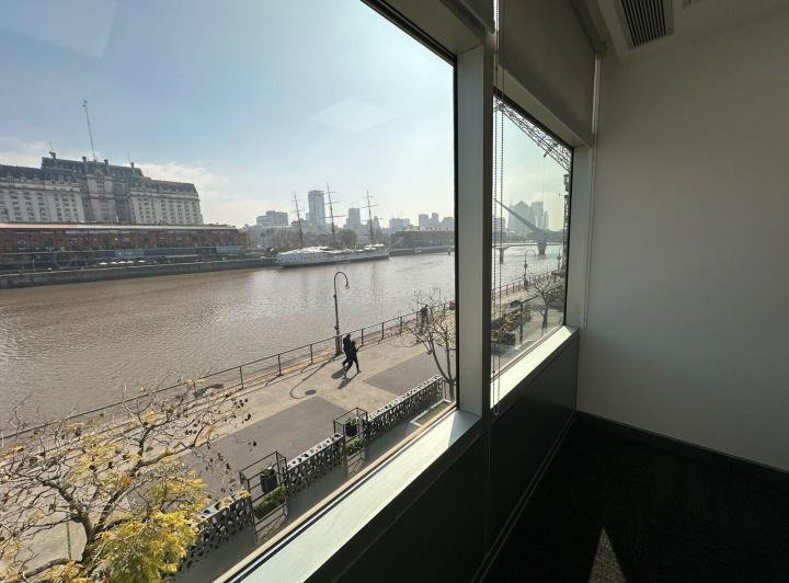 Oficina en alquiler - 260 m2 - 2 cocheras - Vista al dique - Puerto Madero. 1