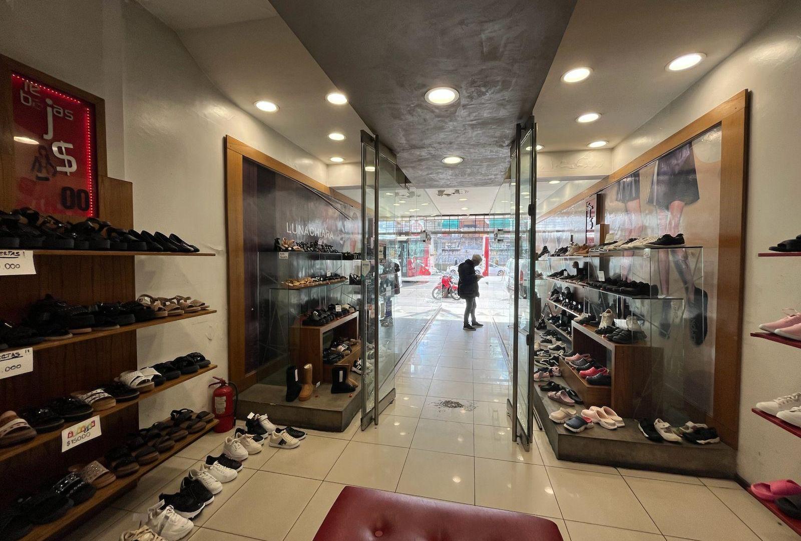 Foto de Excelente Local - 300 m2 - Liniers - Av Rivadavia y Gral Paz, imagen 4