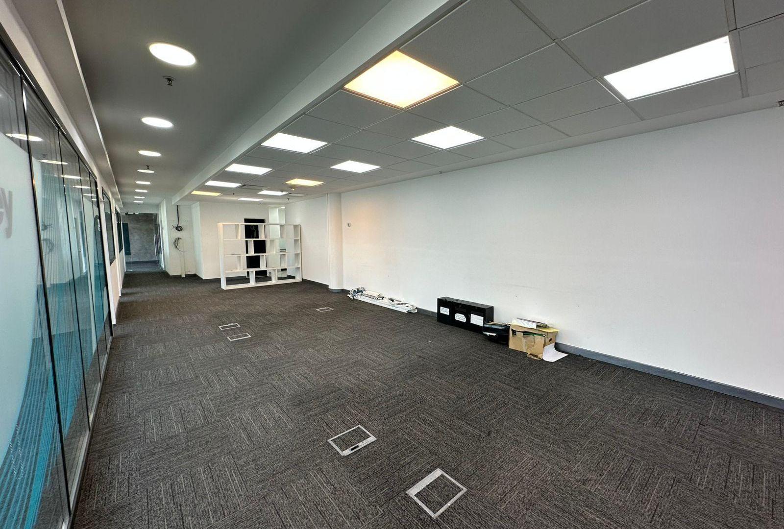 Foto de Oficina en alquiler - 260 m2 - 2 cocheras - Vista al dique - Puerto, imagen 4