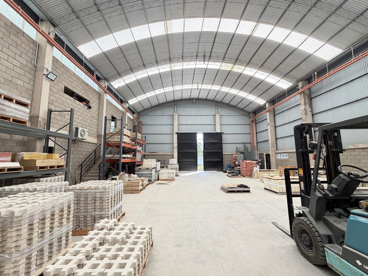 Foto de Excelente Deposito Parque Industrial Burzaco Venta, imagen 3
