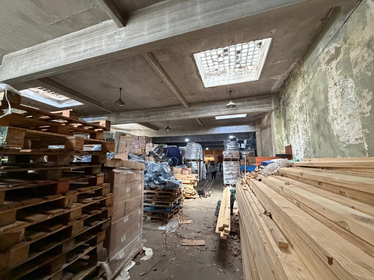 Depósito con vivienda/oficinas