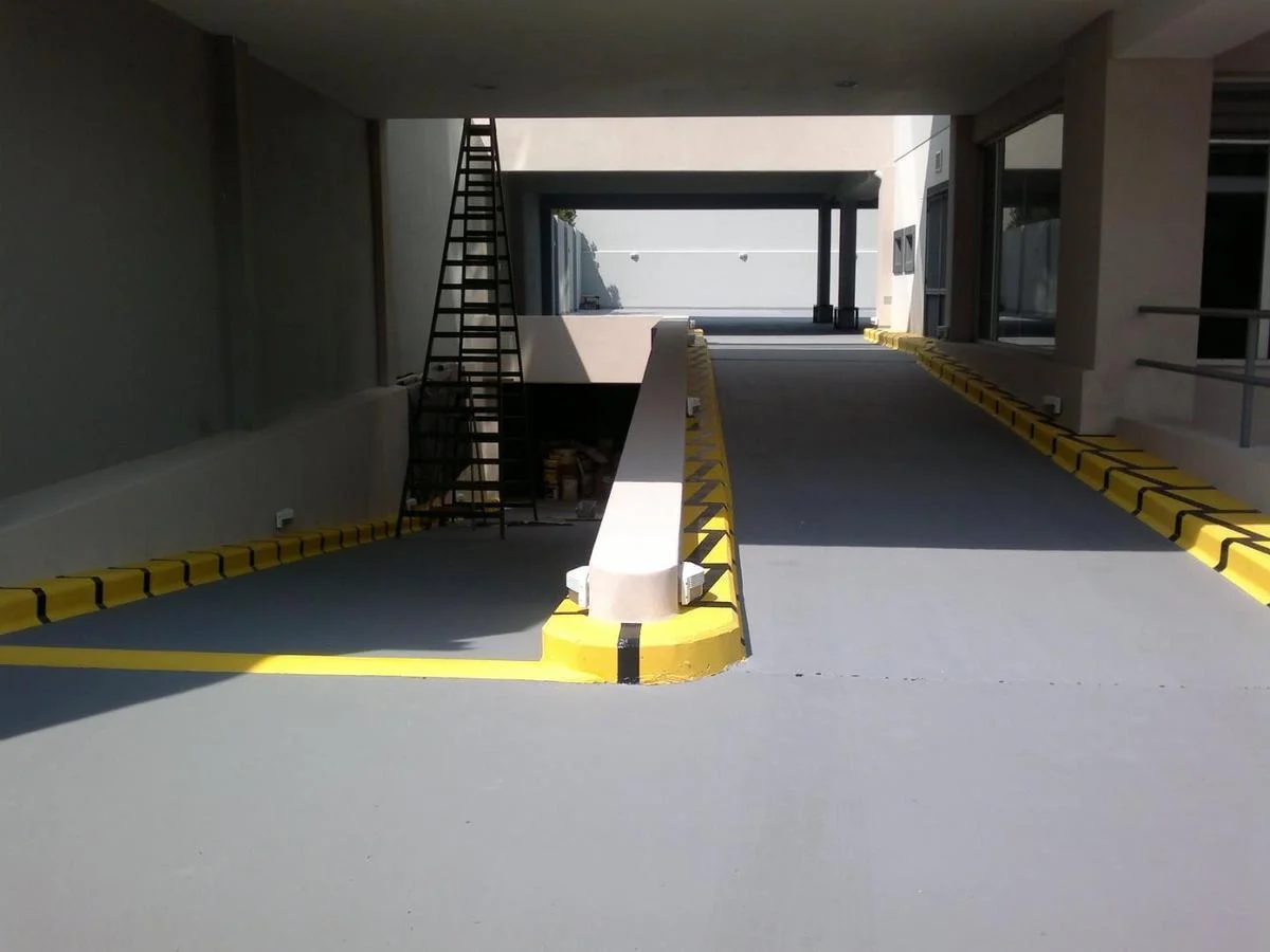 Foto de Edificio en block - 51 cocheras- Categoria- Olivos, imagen 5
