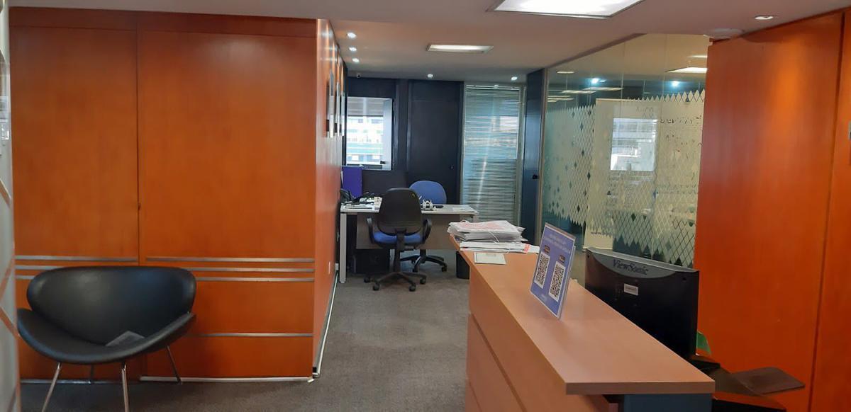 Excelente Piso de Oficinas - 280 m2 - 2 cocheras- Catalinas