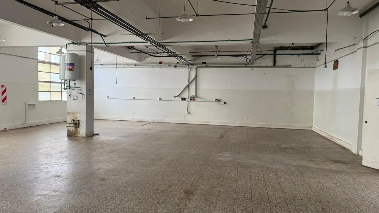 Depósito de 800 m2 cubiertos en Florida 4
